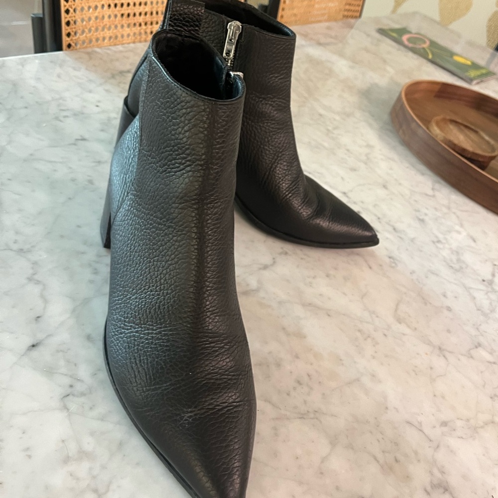 Everlane The Boss Boot - Size 9.5 - Black Pebbled Leather